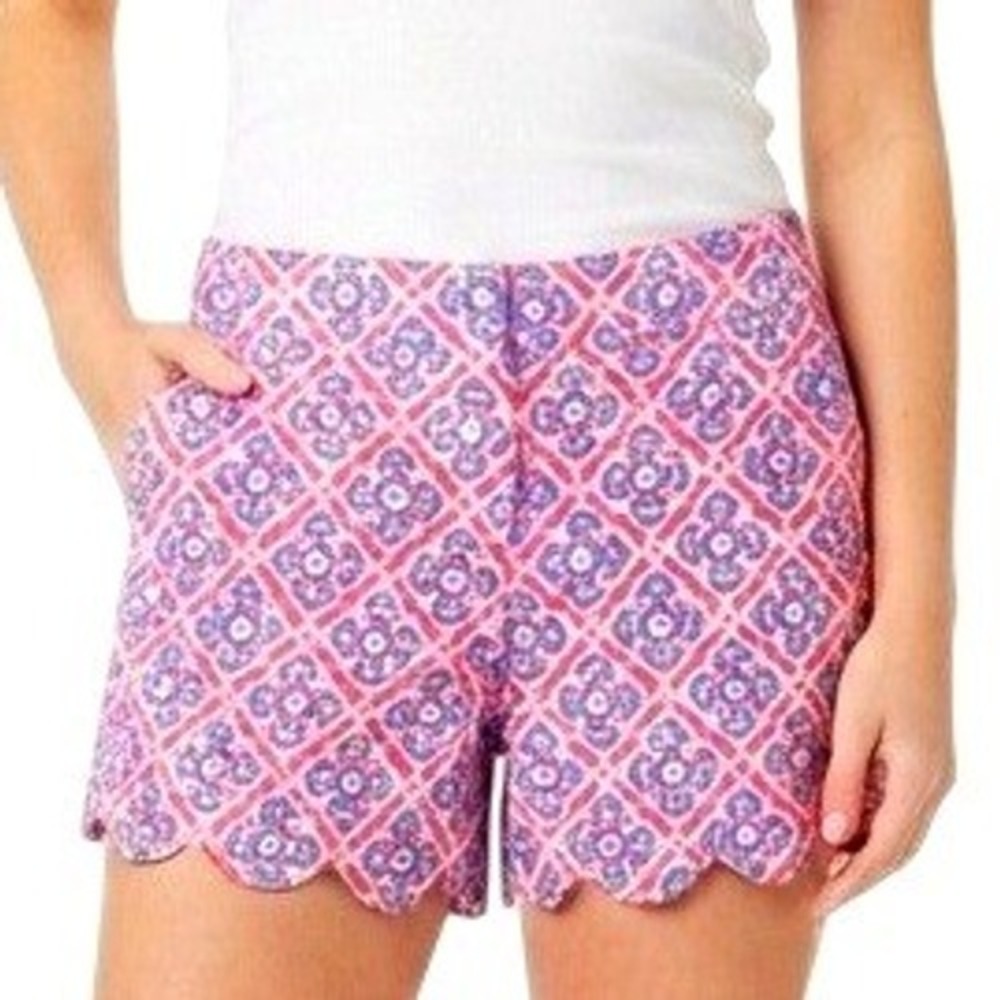 Crown & Ivy Women's Size 14 Petite Pink Scalloped Hem Geometric Medallion Shorts